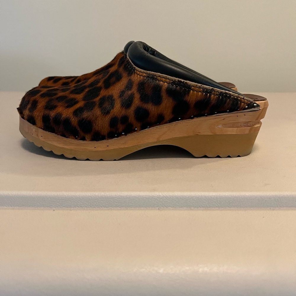 Treontorp clogs.